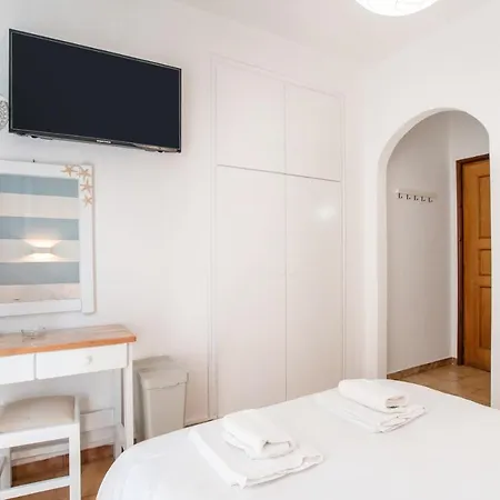 Livadia Seaside 13 Πανσιόν